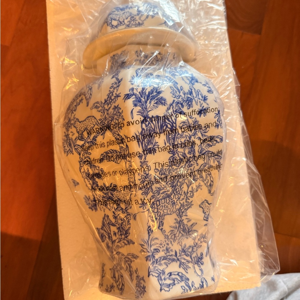 Lilly Pulitzer Blue and White Safari Party Large Ginger Jar - Picture 4 of 4